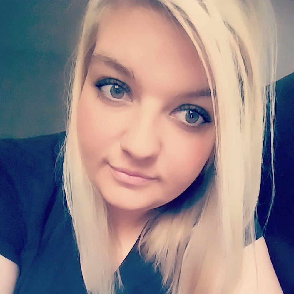 Meet your Posher, Claudia